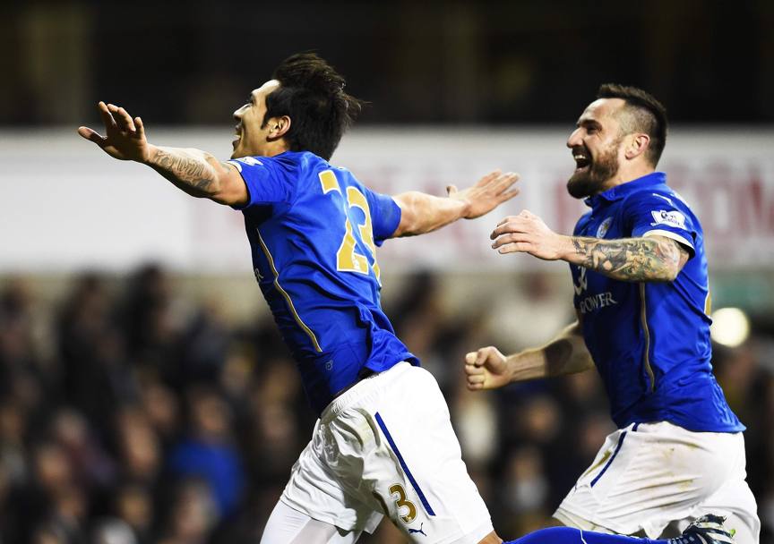 Leonardo Ulloa esulta: il Leicester passa sul campo del Tottenham. Reuters